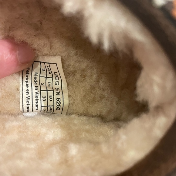 UGG Tazz Big Kid size 3 - Picture 4 of 7